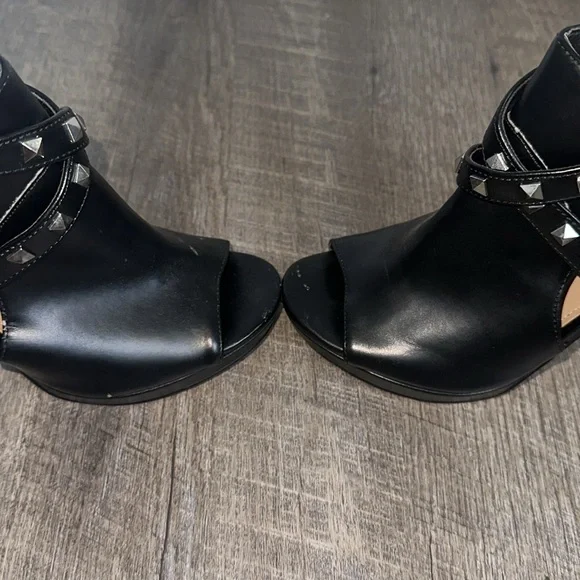 Marc Fisher Platform Black Studded Heel - Picture 3 of 6